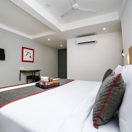 Townhouse Sohna Road 2 호텔 구르가온 외부 사진