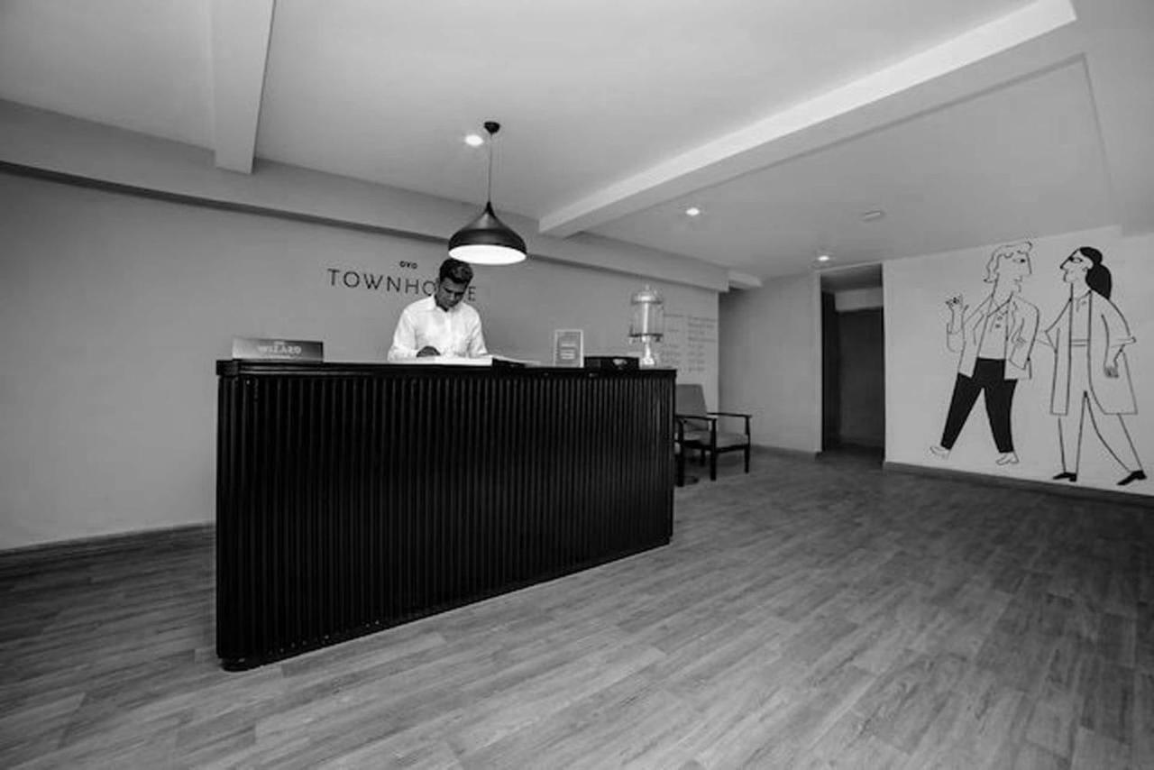 Townhouse Sohna Road 2 호텔 구르가온 외부 사진