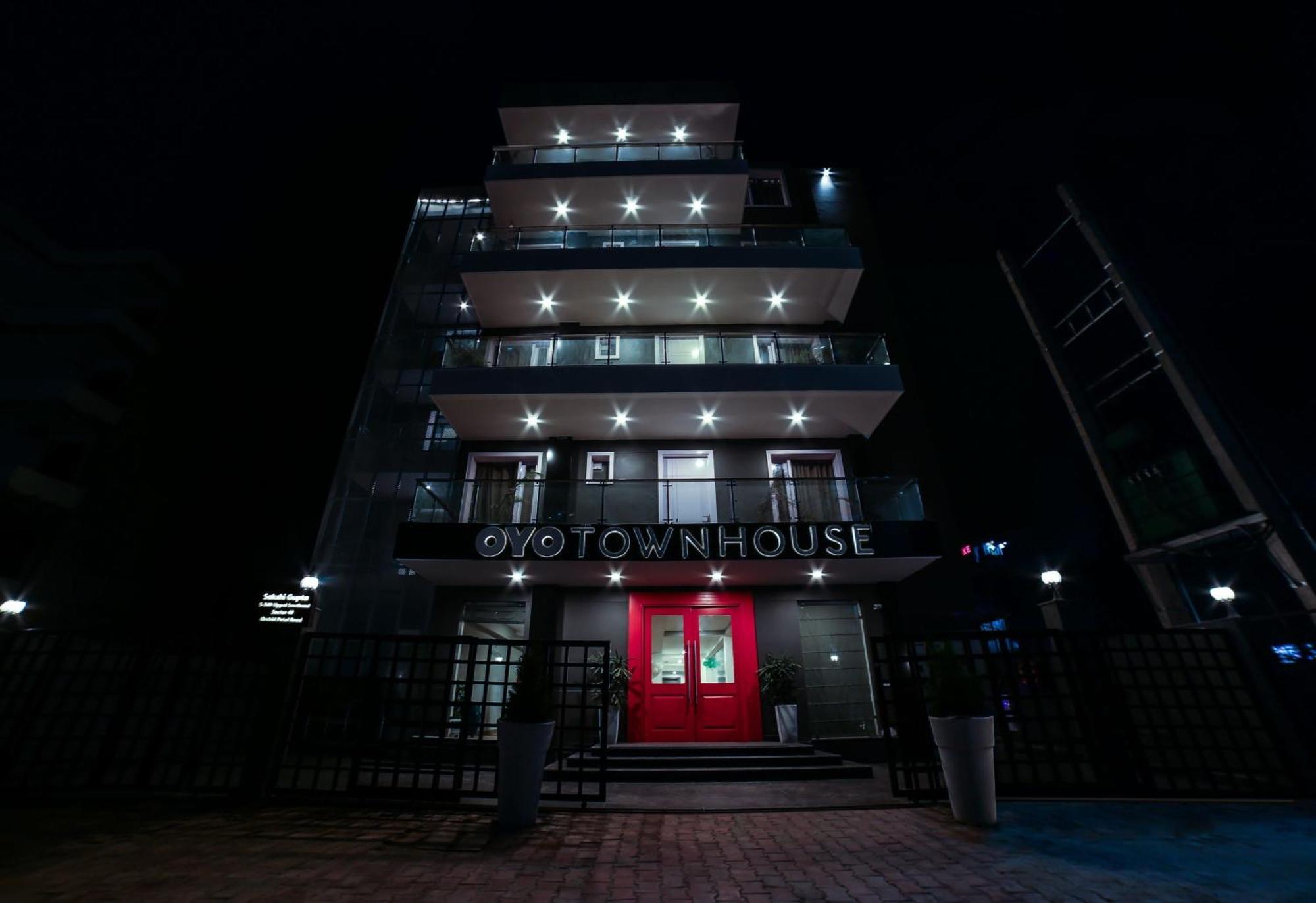 Townhouse Sohna Road 2 호텔 구르가온 외부 사진