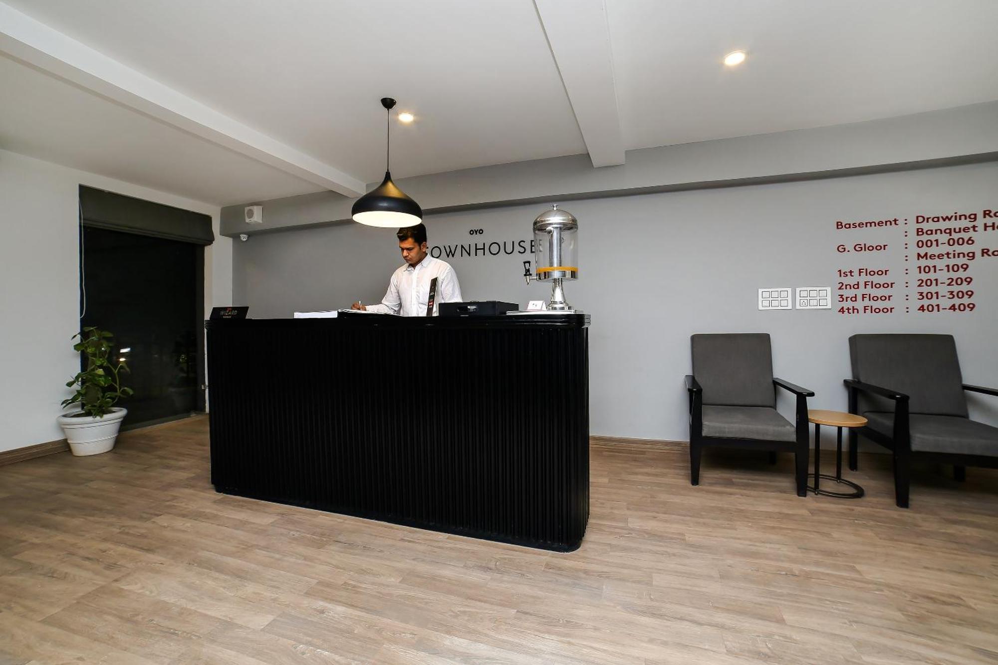 Townhouse Sohna Road 2 호텔 구르가온 외부 사진